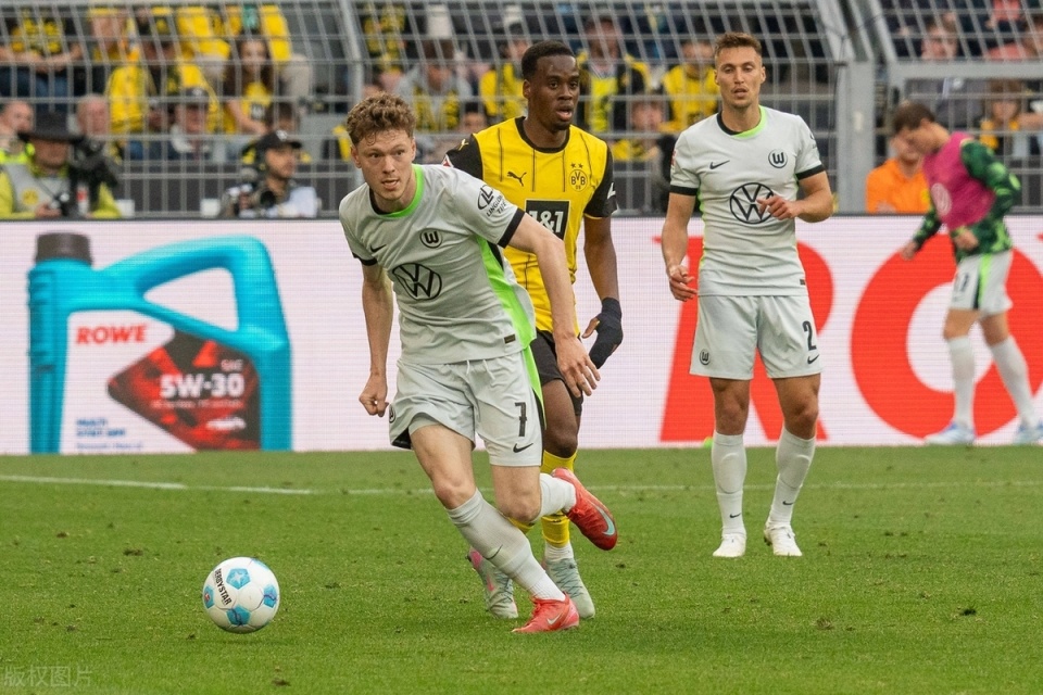 关于沃尔夫斯堡球员表现出色，帮助球队获得关键胜利的信息