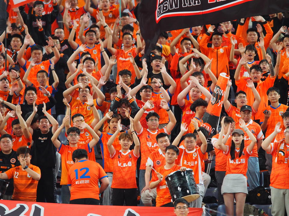 中超｜国足登顶，球迷沸腾的简单介绍
