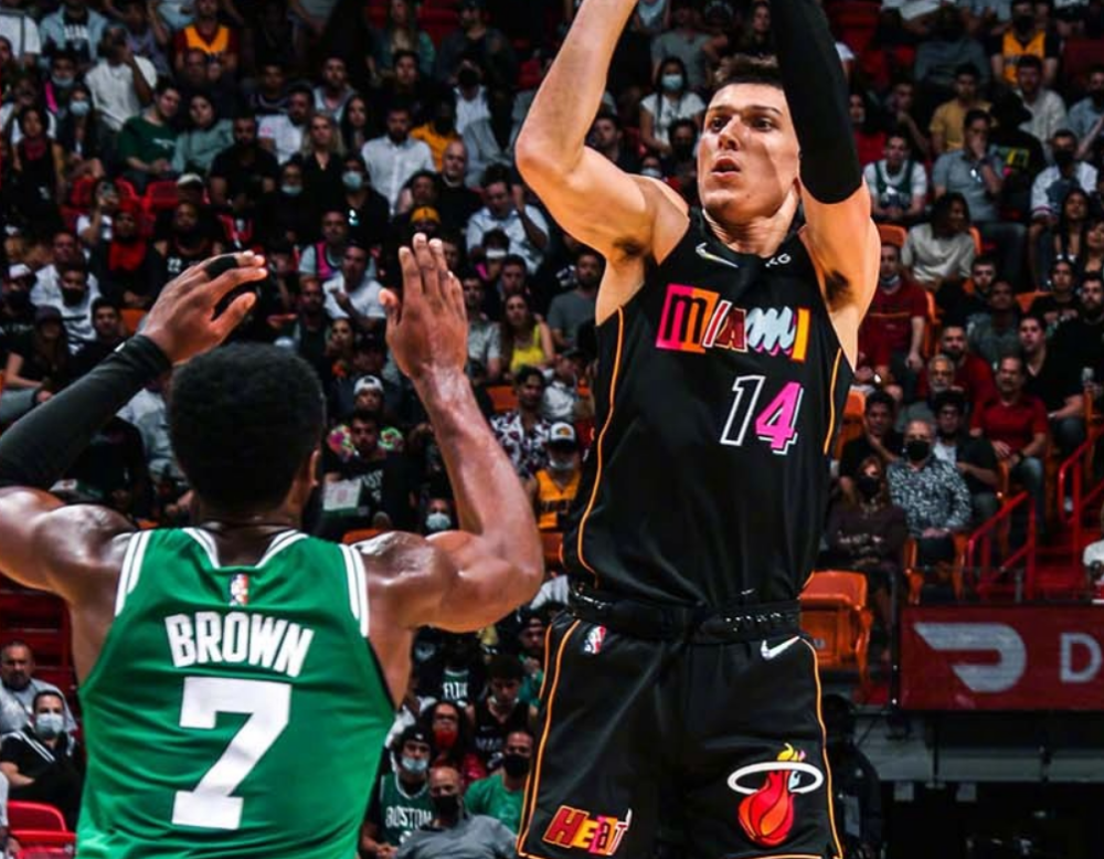 史蒂文斯点名杰伦布朗制止下詹皇为火箭赢单节的简单介绍