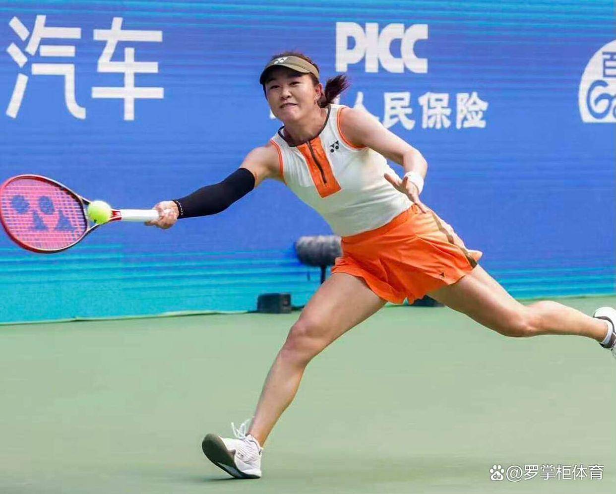 网球选手爆冷获胜，专家预测失准