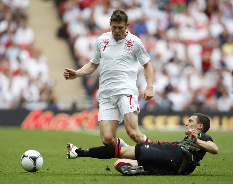 法国队关注本特克的膝盖伤势