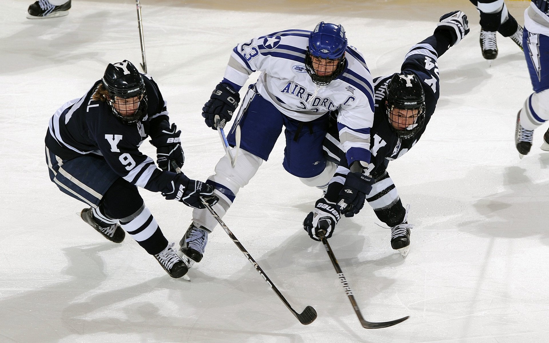 西甲国家德比之夜，阿什拉夫关键回合不手软，闪耀伯纳乌