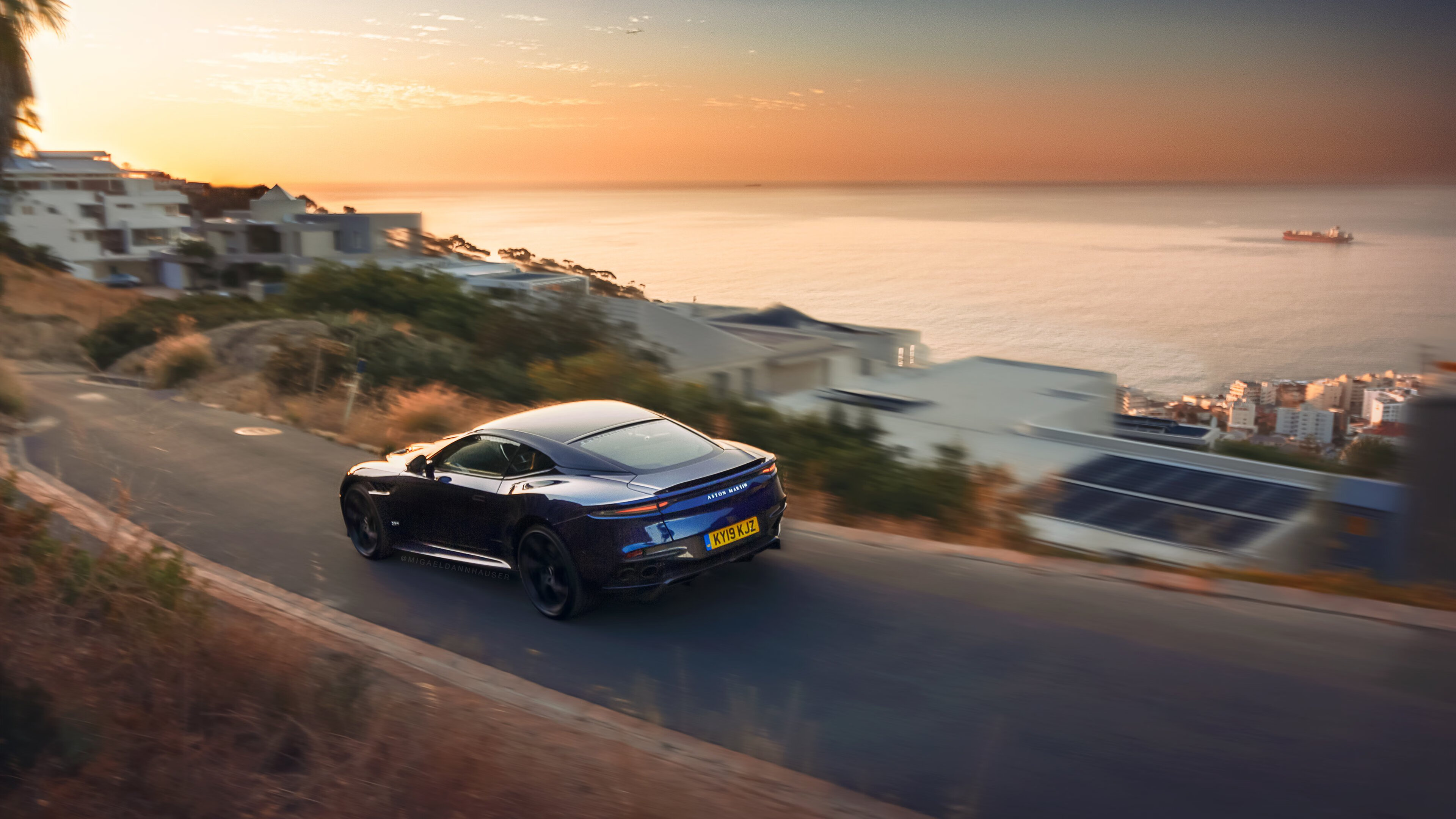 鹈鹕争冠战险胜灰熊，霍勒迪关键先生闪耀全场