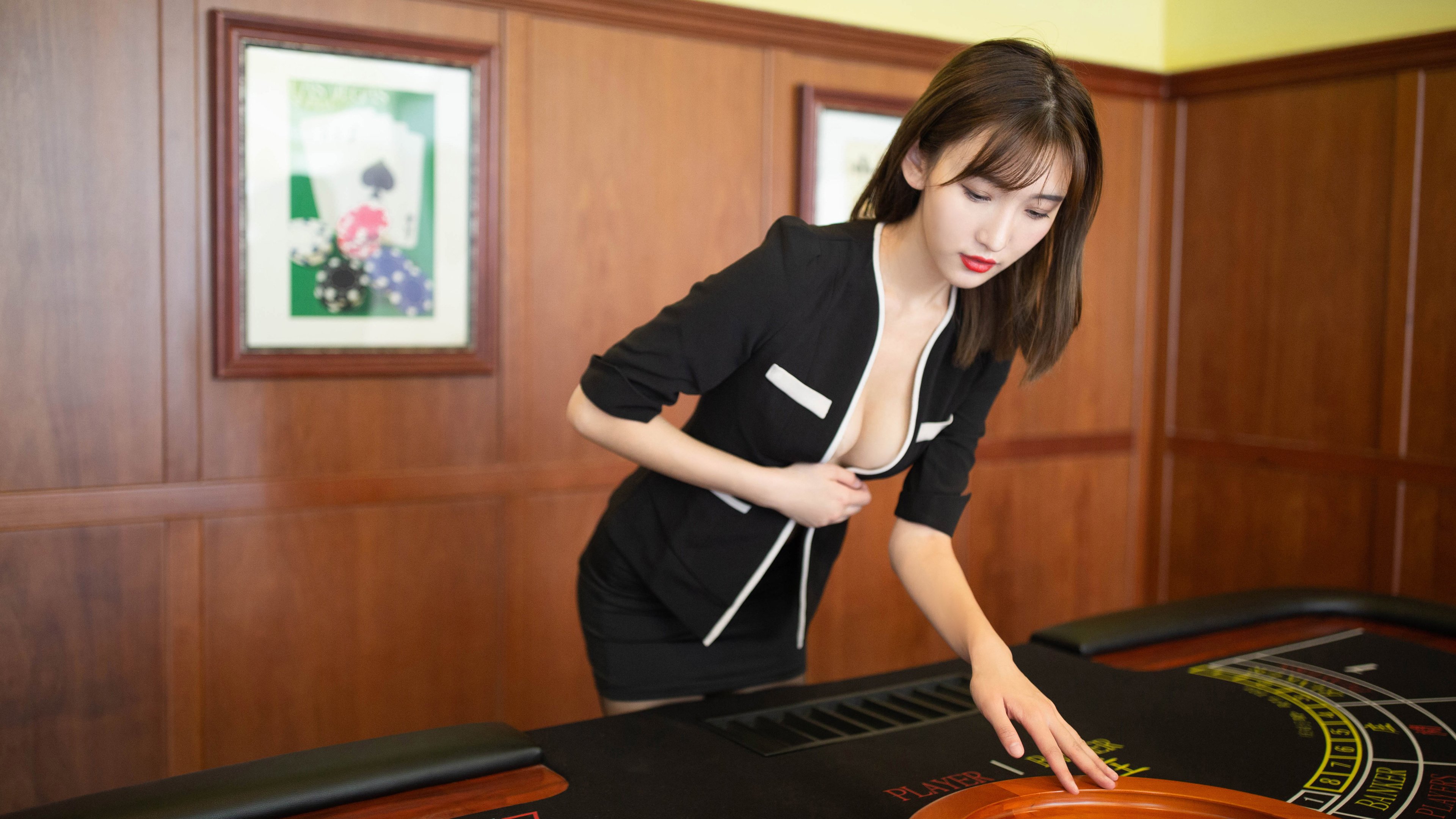 沙特的沙漠总决赛，一场改写历史的压制战，如何映射篮球全球化的暗流？